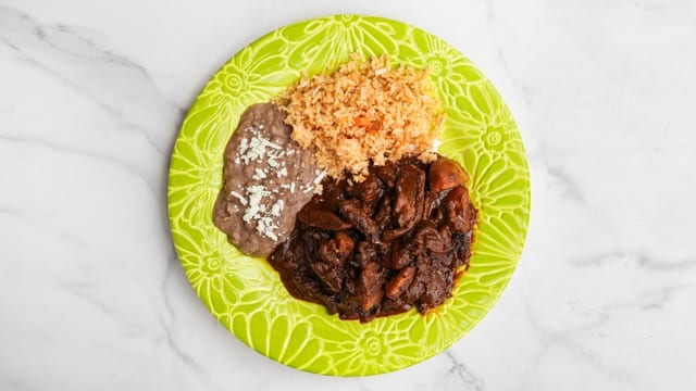 Carne en Chile Pasilla / Meat in Pasilla Chili.