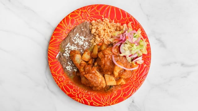 Asado De Pollo / Chicken with Tomato Sauce.